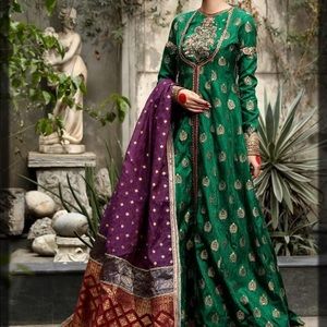 Brand-new fromcookoo’s boutique pretty purple and gold 10 Kali long shirt 👚